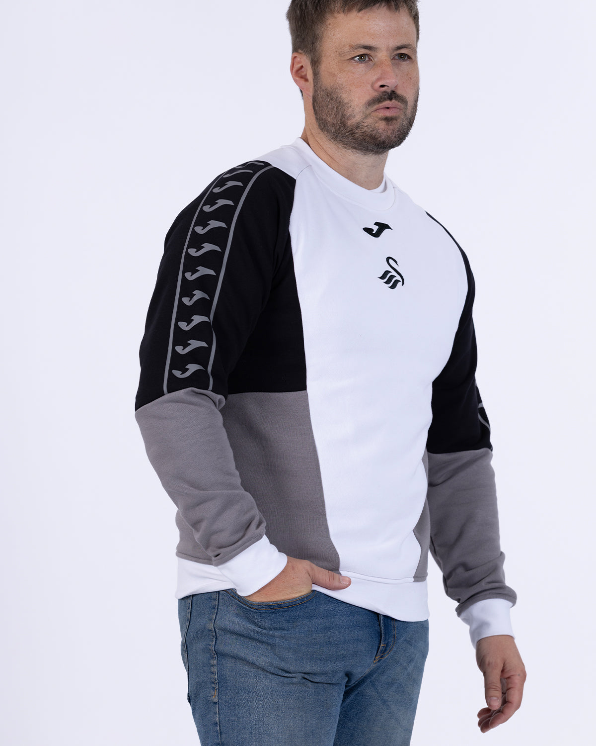 Travel Sweater 2026/27 - White