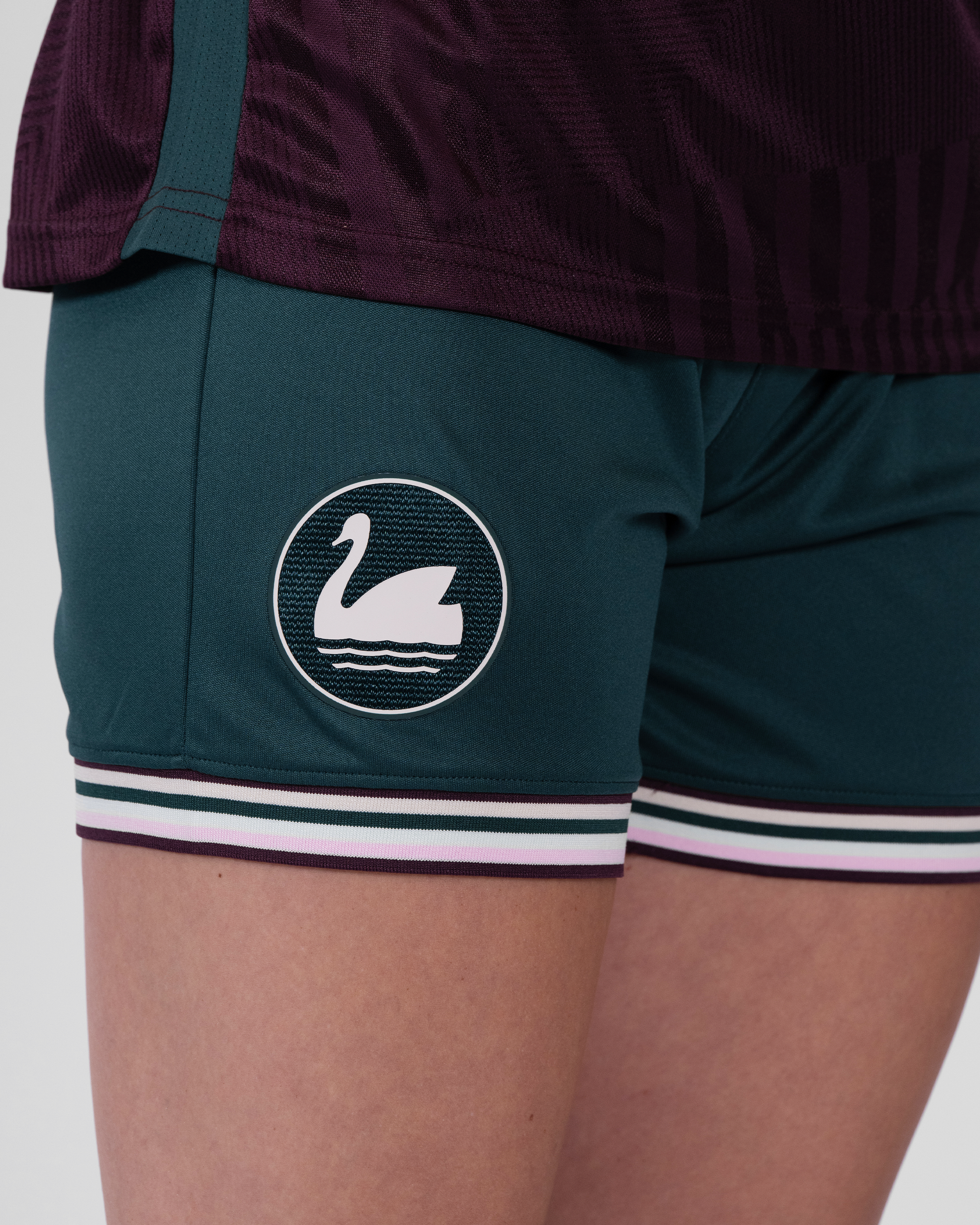 Junior Away Shorts 2025/26