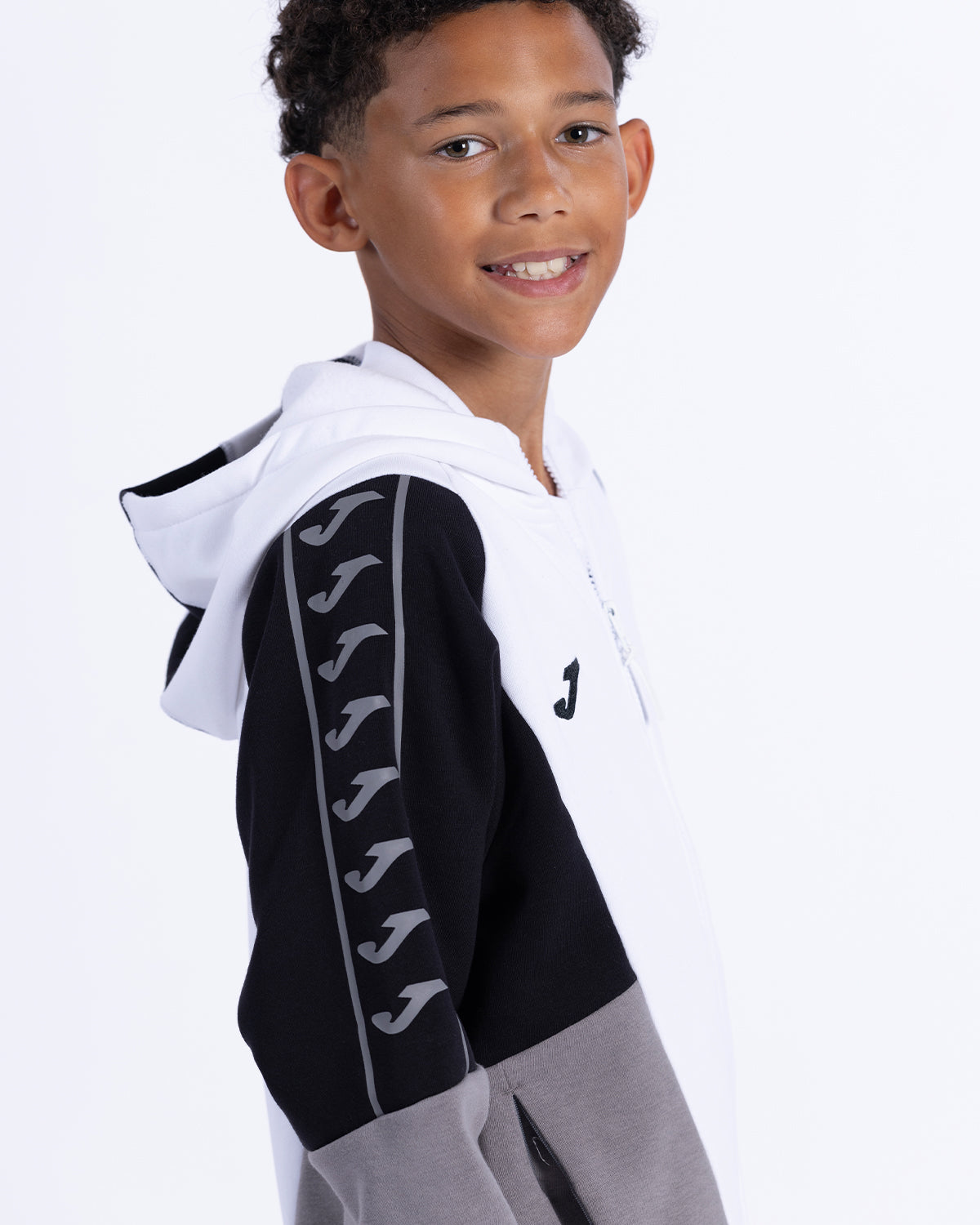 Junior Travel Jacket 2026/27 - White