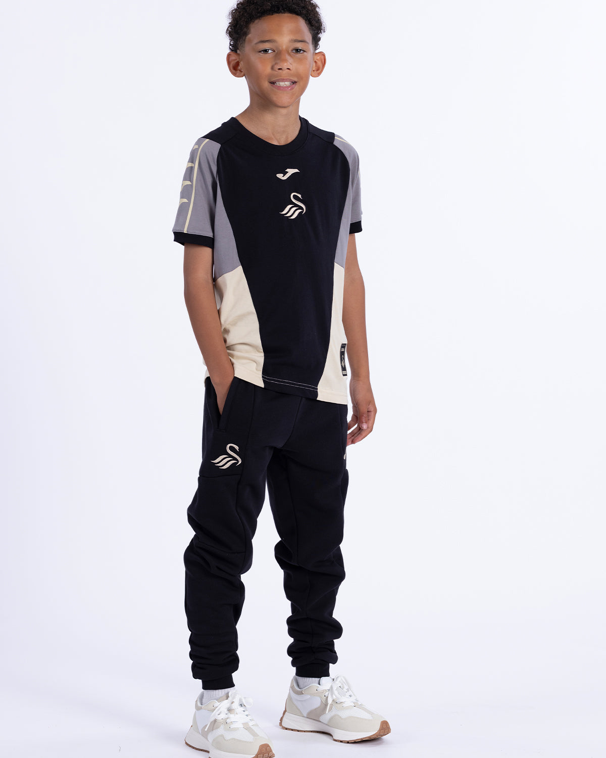 Junior Travel T-Shirt 2026/27 - Black/Wood Ash